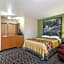 Super 8 by Wyndham Germantown/Milwaukee