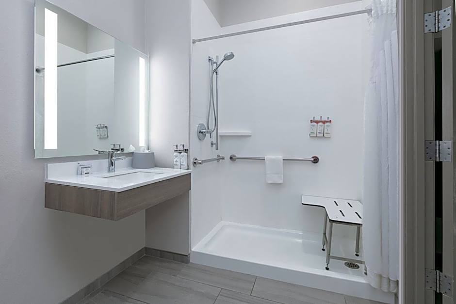 Holiday Inn Express Hotel & Suites Marshall By IHG