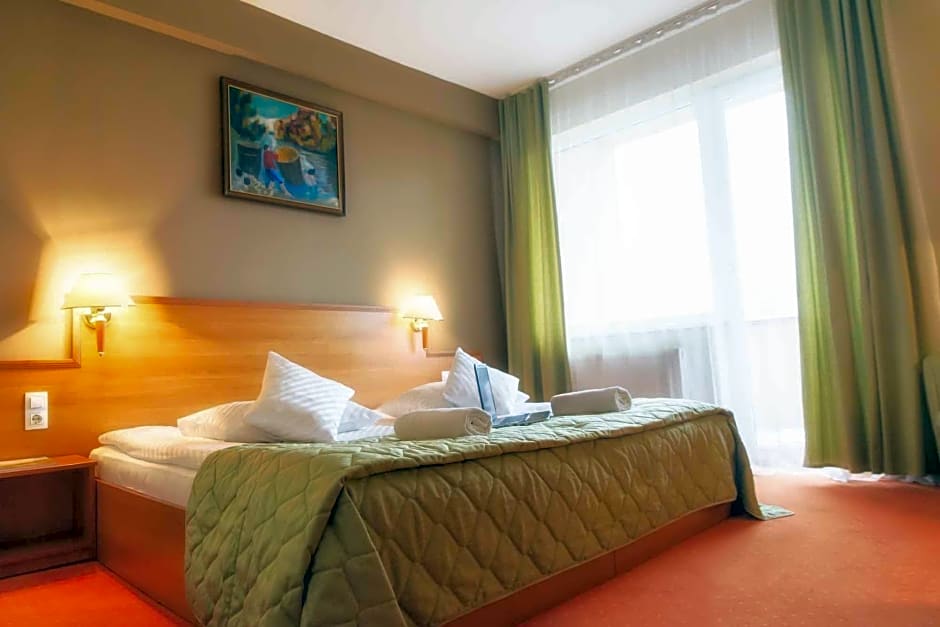Zdjęcie 1 z 2 — 1 King Bed