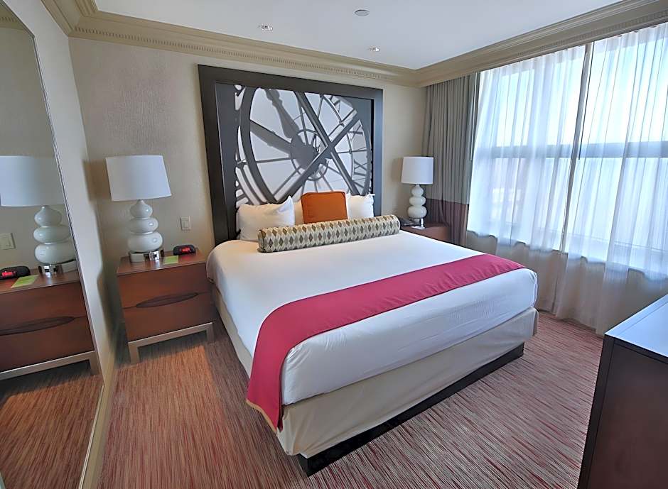 Photo 1 of 3 of Deluxe 1 King Bed, Dennis Tower