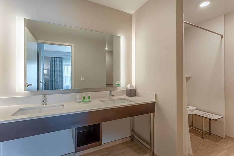 Holiday Inn Hotel and Suites Jefferson City By IHG