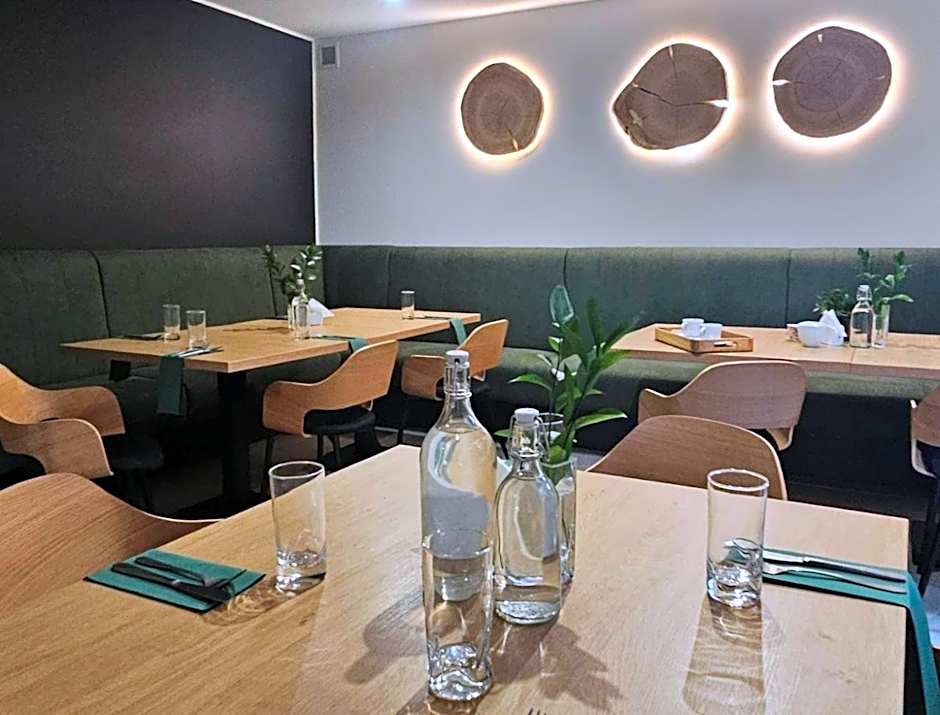 Restauracja i Noclegi Pod Kasztanami