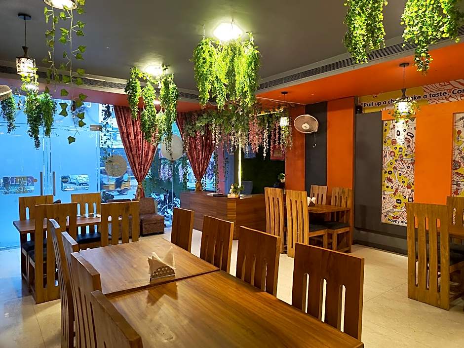 Goroomgo Ashoka Grand Varanasi Indian Only near Railway Station