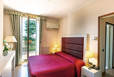 Deluxe Double Room with Side Lake View