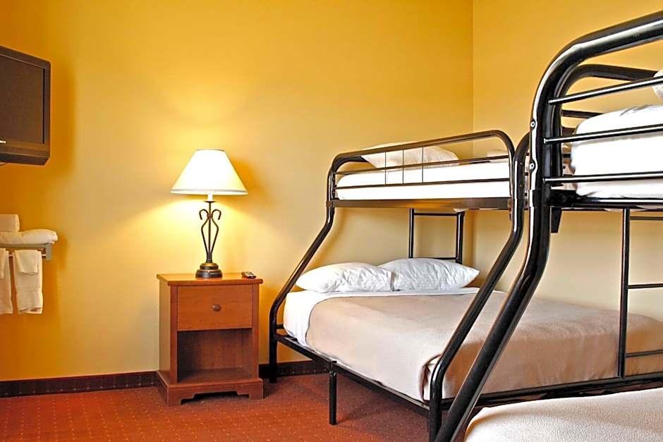Photo 1 of 5 of Family Suite