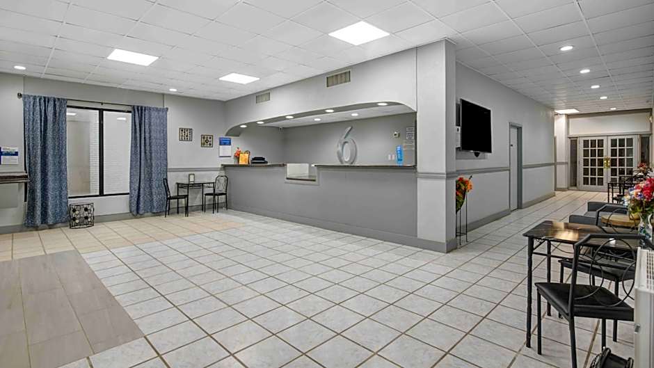 Motel 6 Chickasha, OK