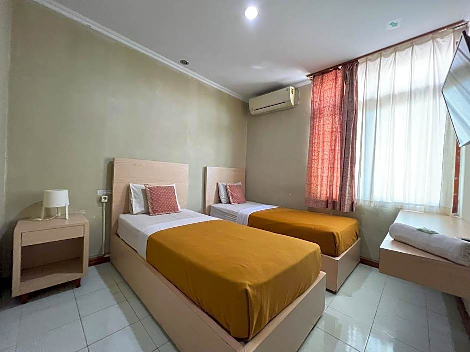 Hotel Winotosastro by Athelu