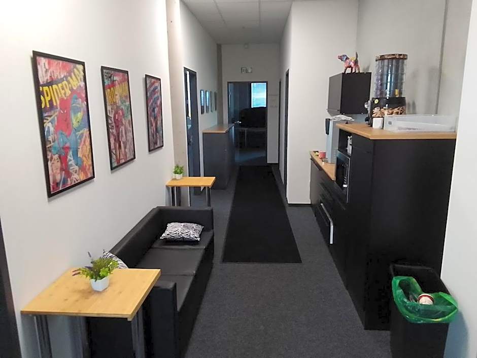 BUSINESS-MOTEL free WiFi & massage, air-con, XXL-Parking, Wallbox, Smart TV, Video-Security