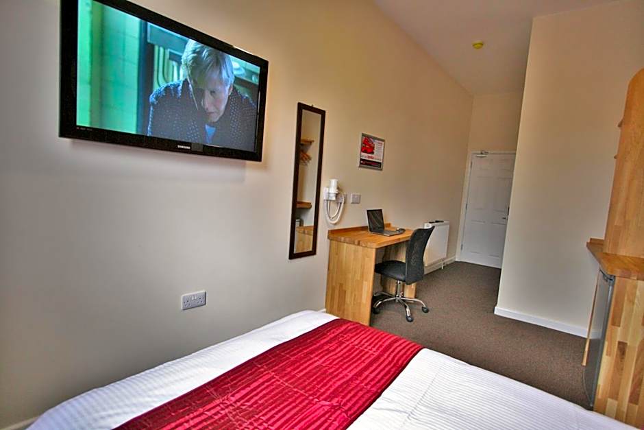 Central Hotel Gloucester by RoomsBooked