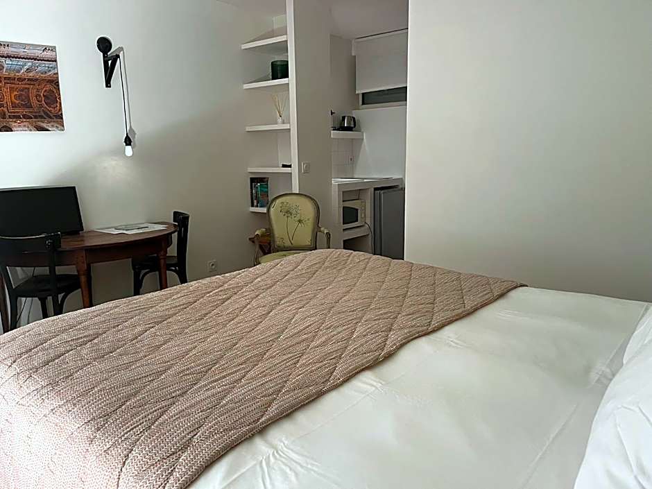 Denis & Virginie - château à pied - parking gratuit