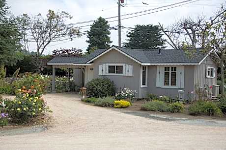 Studio Cottage with Kitchenette