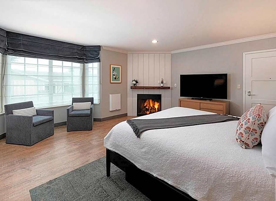 Fireside Inn on Moonstone Beach
