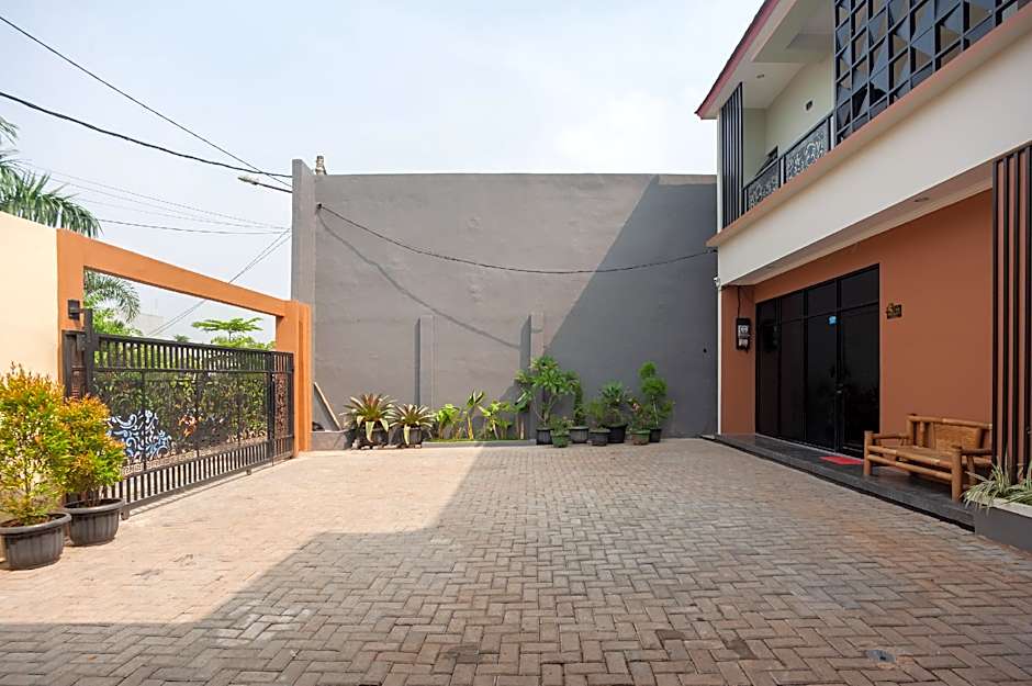Hanna Residence near RSPI Puri Indah Mitra RedDoorz
