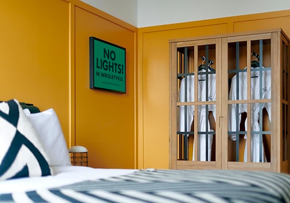 Photo 1 of 1 of Deluxe 1 Queen Bed