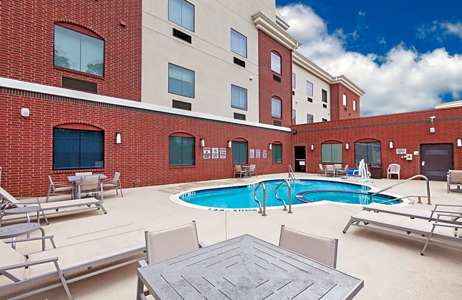 Holiday Inn Express and Suites Longview South I20