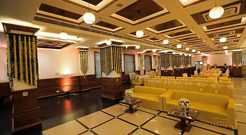 Hotel Saffron Leaf