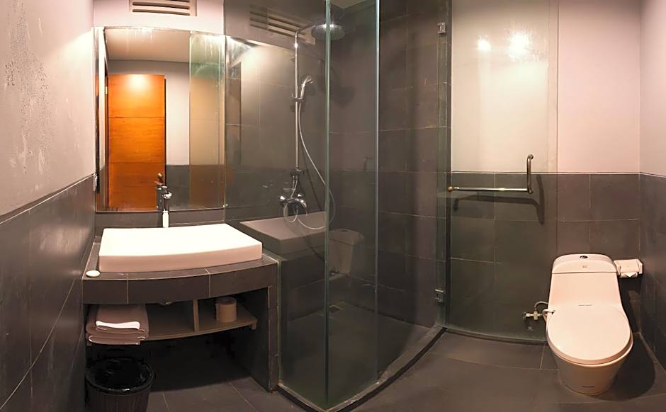 Transera Kamini Legian Hotel