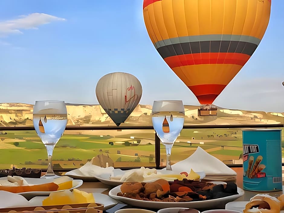 Seki Cave Hotel – Wake Up to Hot Air Balloons