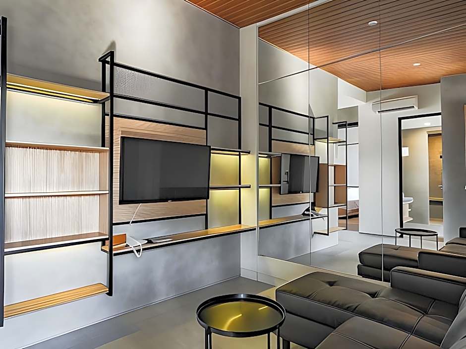 LOA LIVING Solo Baru