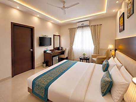 Superior Double RoomSai Premium (Superior Deluxe Room) Complimentary Shuttle Pick Up & Drop To Sai Baba Temple ( Gate -3)