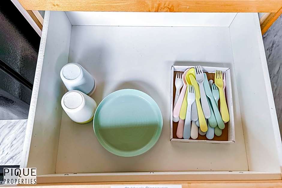 Nordic Spa Retreat - Hot Tub - King Bed- Firepit - BBQ!