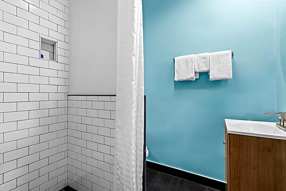 Rodeway Inn & Suites North Hollywood Burbank Airport - Universal Area