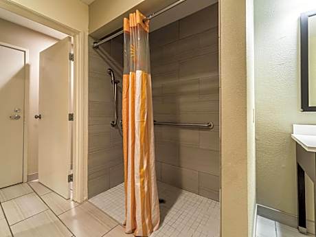 Deluxe King Room - Disability Access