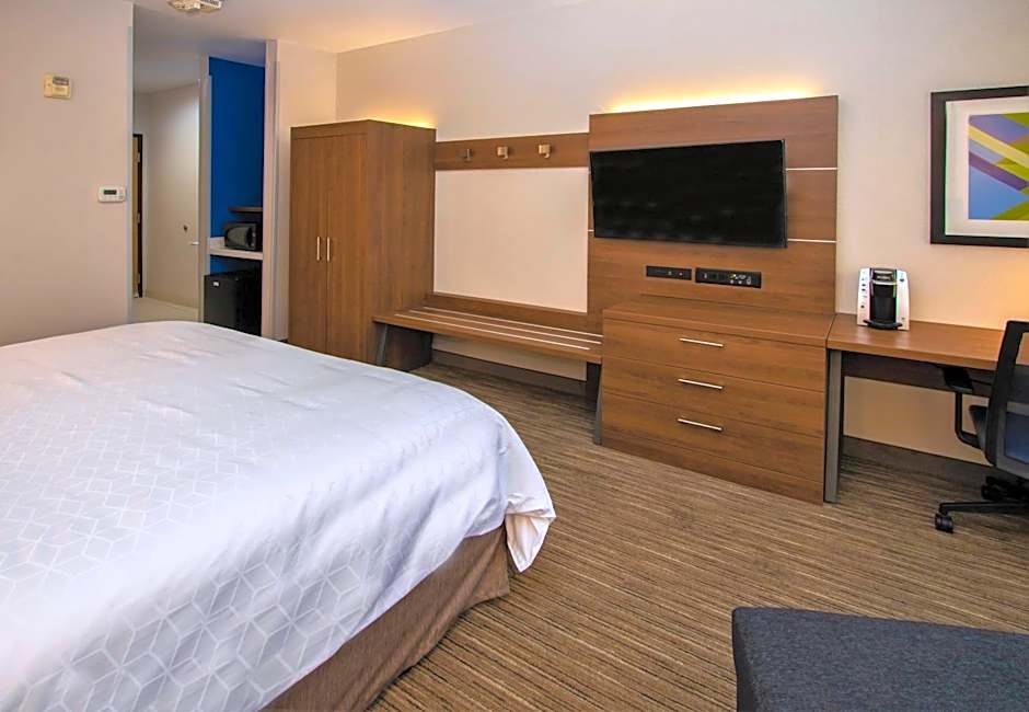 Holiday Inn Express Hotel & Suites Roseville - Galleria Area By IHG