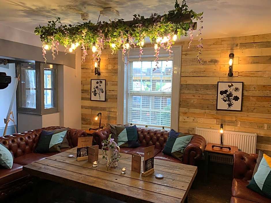 Strawberry Bank Hotel, NEC