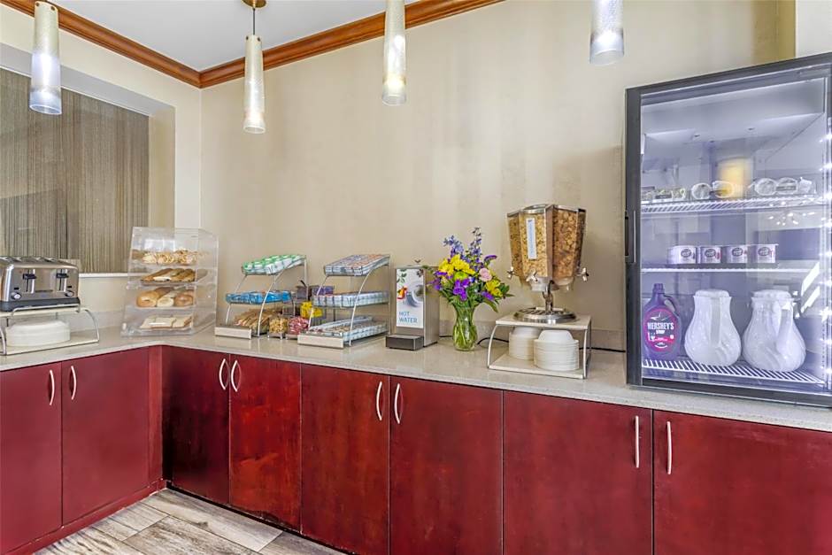 Best Western Plus River Escape Inn & Suites