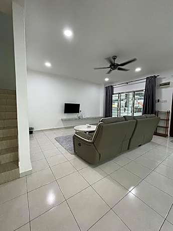 Eyu Sweet Home in Sitiawan 10-13 pax Free Wi-fi