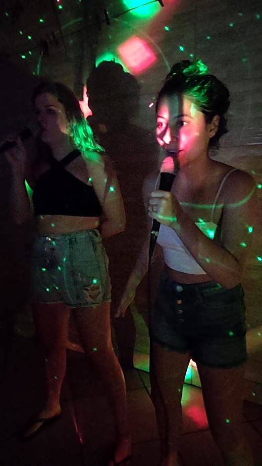 Gênesis Beach Hostel! Quartos compartilhados e privativos na Pinheira