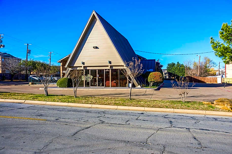 Motel 6-Arlington, TX - UTA