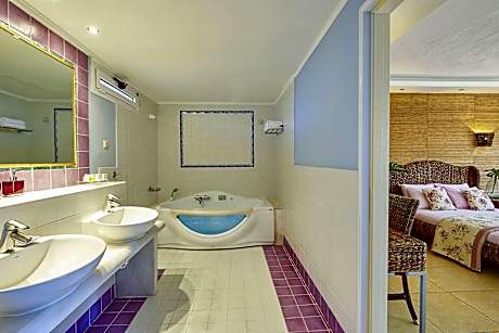 Honeymoon Suite, Sea View (1 Queen Bed)