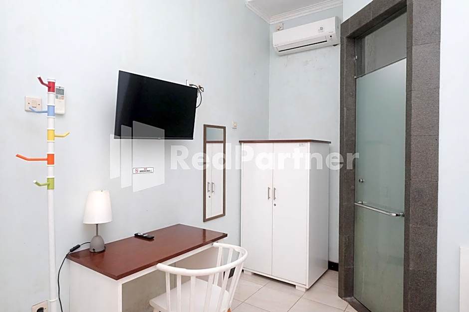 Just 11 Boutique Syariah Mitra RedDoorz near UGM Yogyakarta