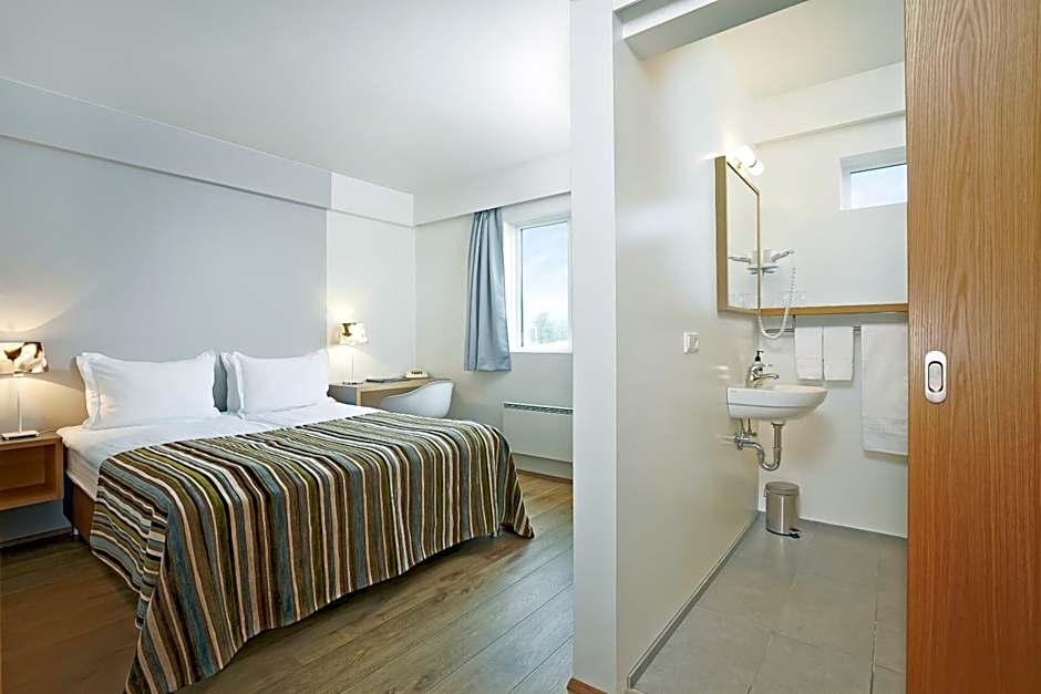 Photo 1 of 16 of 1 Queen Bed Guestroom