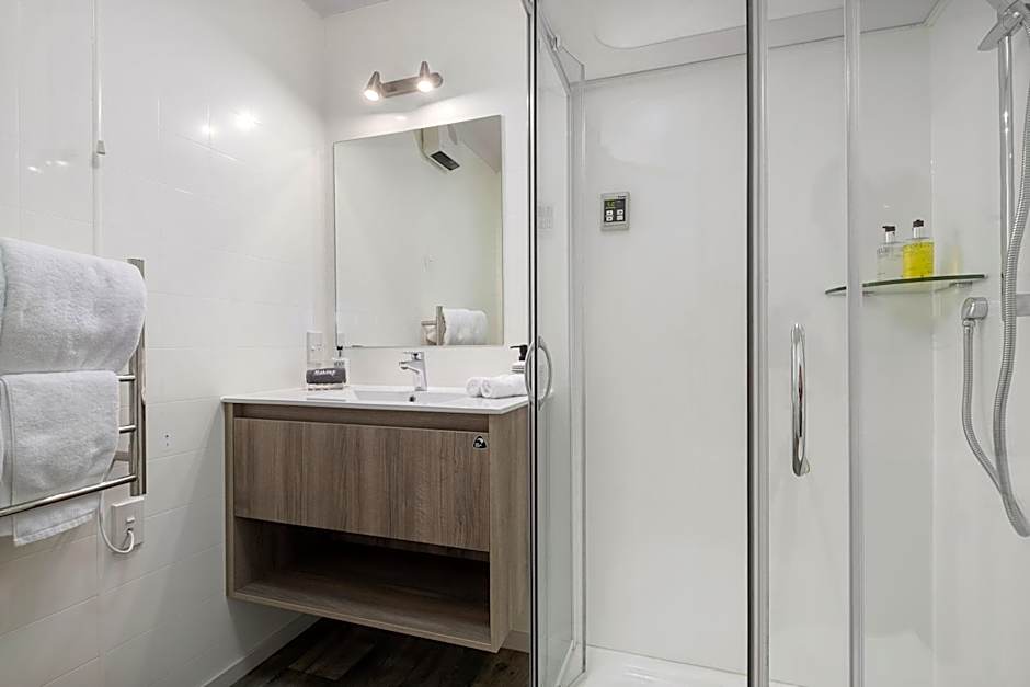 Two Tree Motel & Lodge