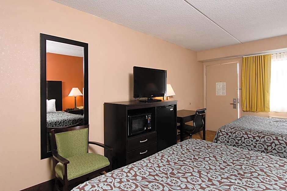 Days Inn by Wyndham Pittsburgh-Harmarville
