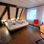 Schiefes Haus