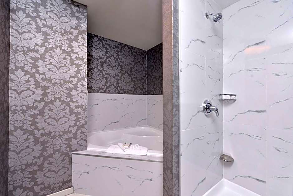 DoubleTree by Hilton Hotel Utica