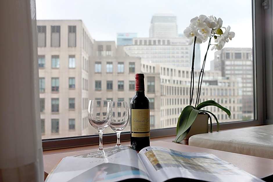 Canary Riverside Plaza Hotel