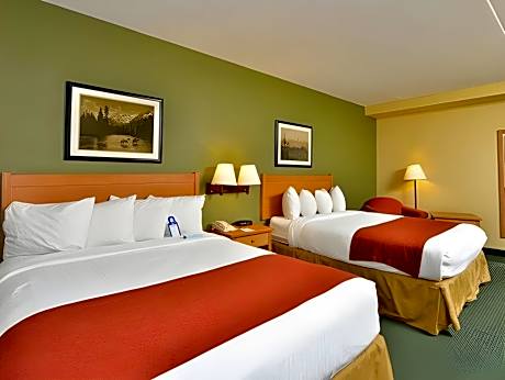 Deluxe Queen Room with Two Queen Beds