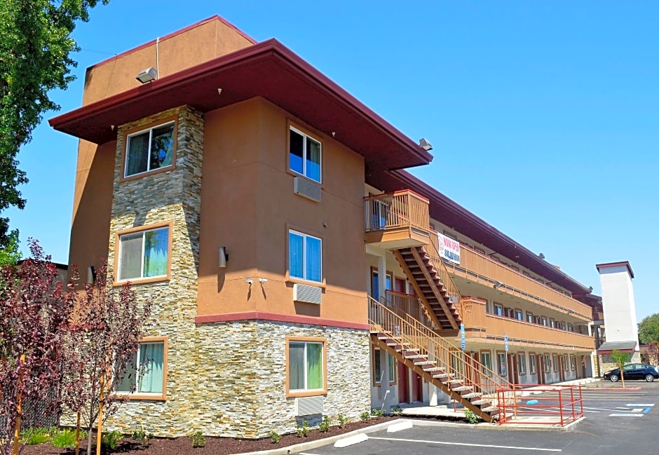 Red Roof Inn & Suites Sacramento North