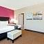 La Quinta Inn & Suites by Wyndham Winnie