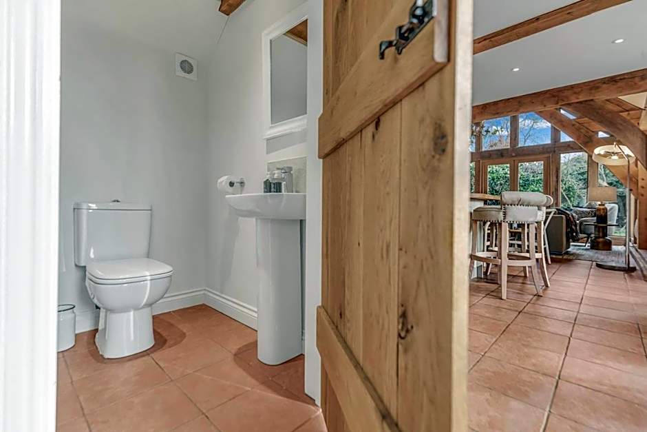 Hiron's Piece - Hot Tub Packages Available