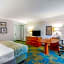 La Quinta Inn & Suites by Wyndham Fremont / Silicon Valley