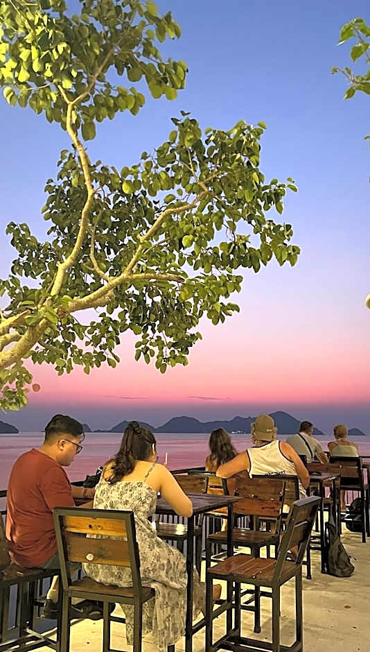 LePont Cat Ba Bungalow