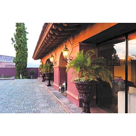 Mision Grand Casa Colorada