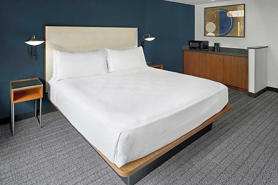 Courtyard by Marriott Kansas City Shawnee