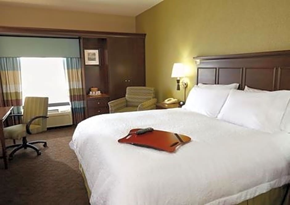 Hampton Inn & Suites Overland Park South